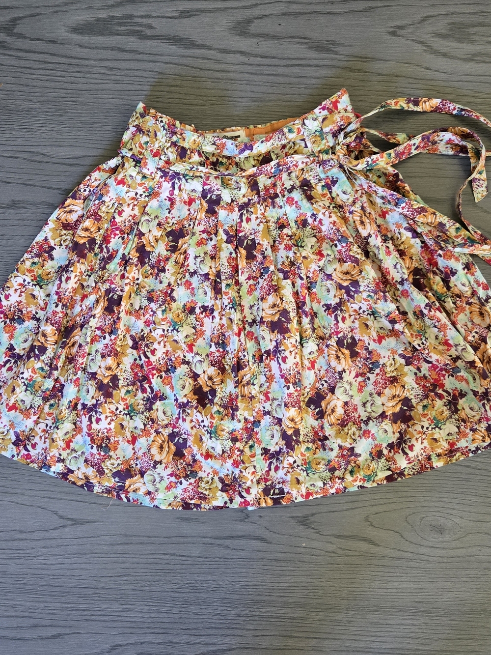 Vintage Retro early 90's Mid Town Floral Long Tie-Waist Pleated Mini Skirt